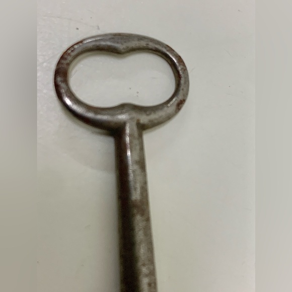 c. 1900 Antique Michigan Industrial Commercial Solid Barrel Skeleton Key - Picture 4 of 14